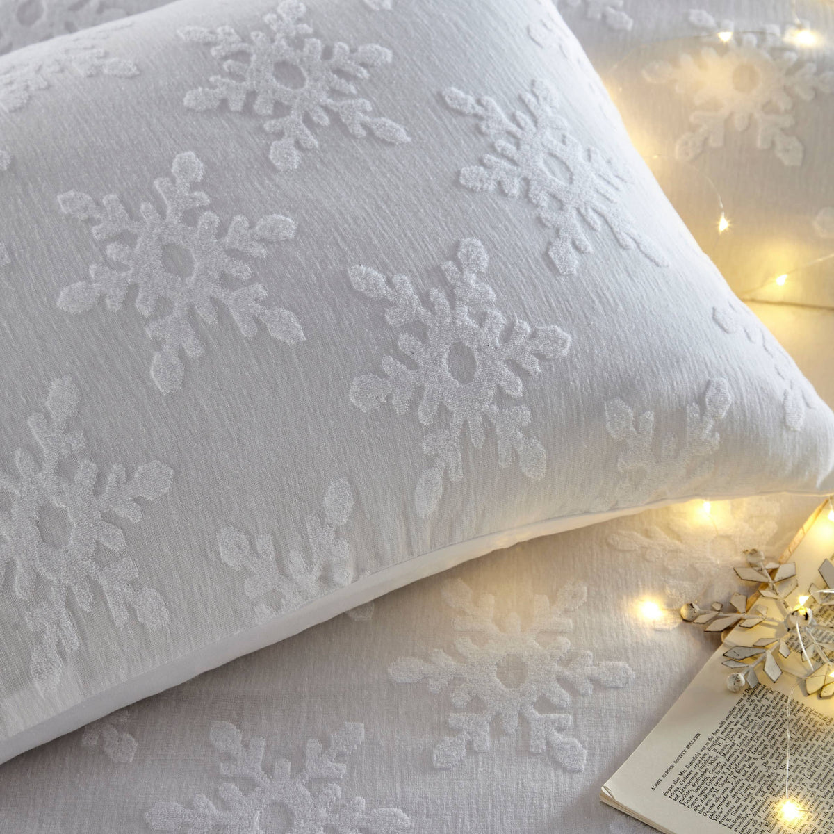 Snowflake Tufted Duvet Cover Set, White