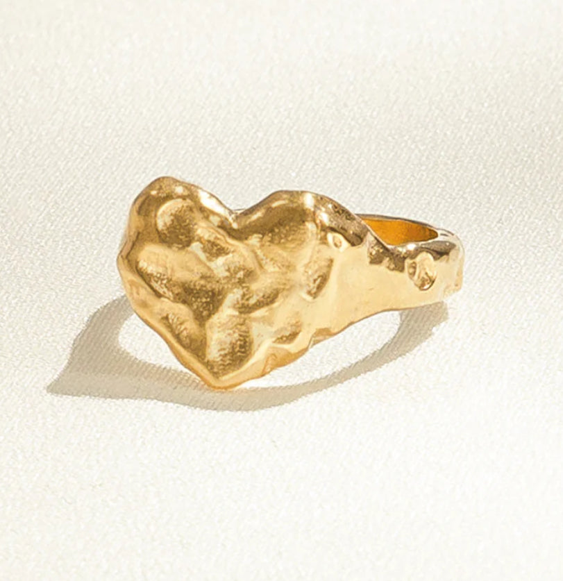 Agapee Livia Heart Signet Ring