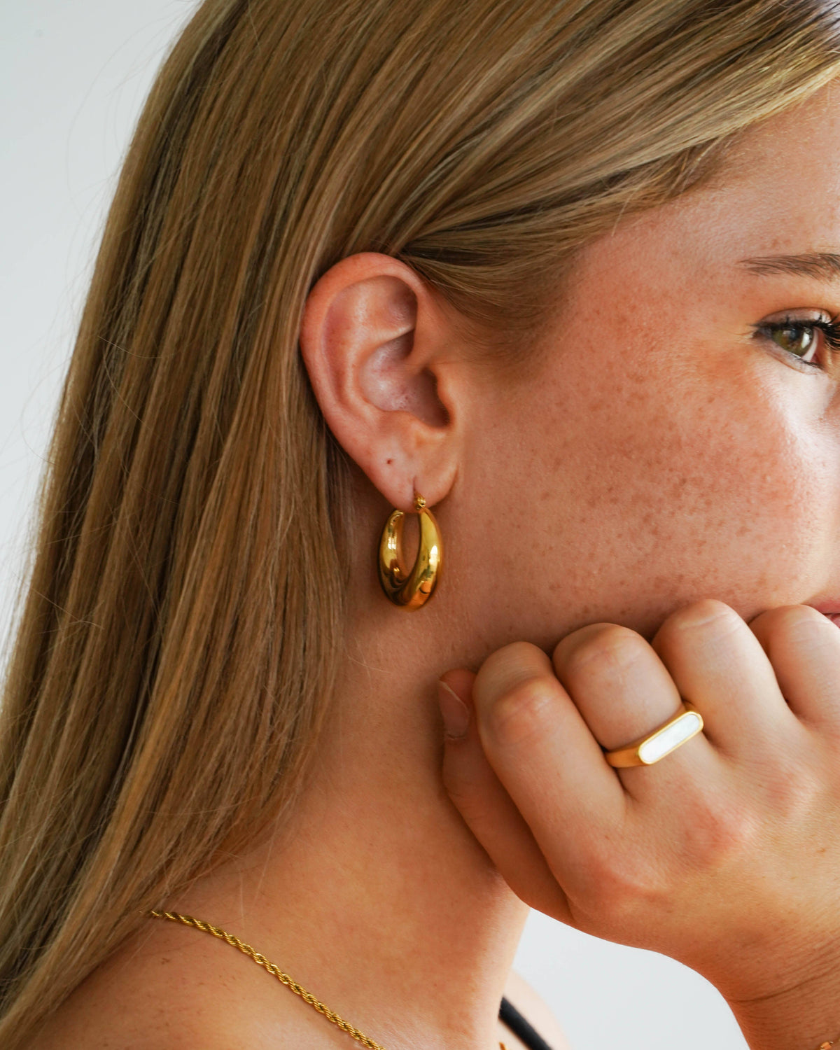 Hunter & Hare Roxanne Gold Hoop Earrings