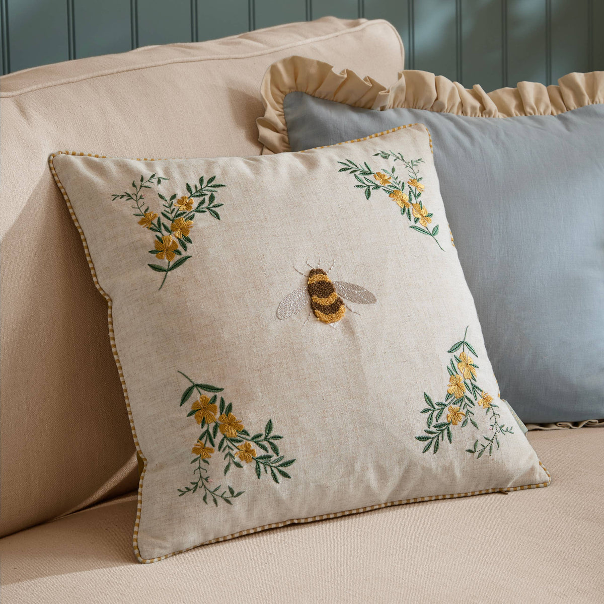 Ramble Bee Tufted Cushion, Natural